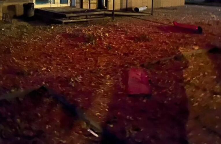 Росіяни вдарили дроном по багатоповерхівці в Сумах