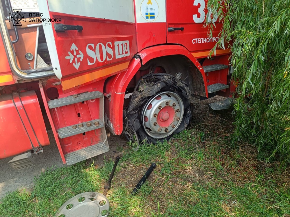 Новини України - Росіяни вдарили по пожежній частині на Запоріжжі