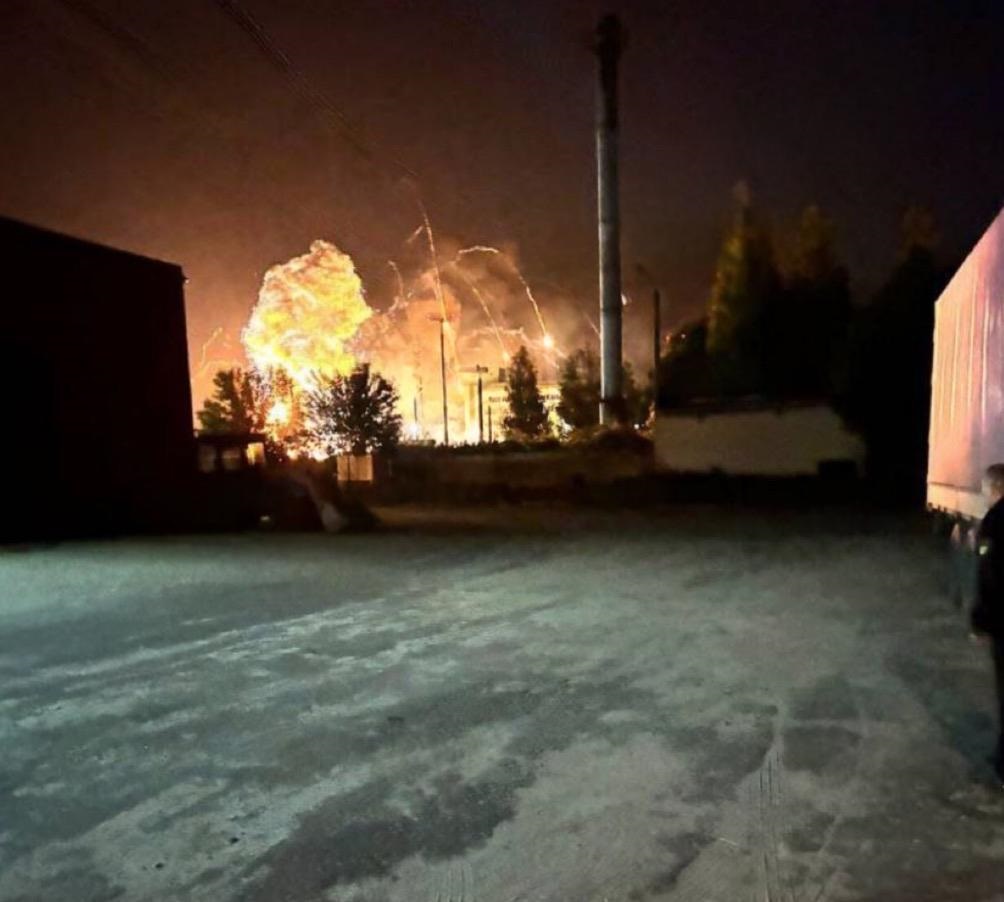 Новини світу - Російські пабліки повідомляють про вибухи в районі аеропорту на Брянщині