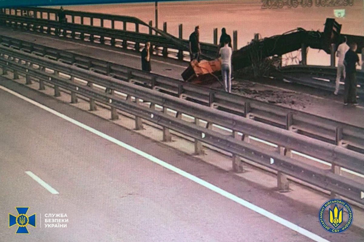 Новини України - СБУ під водою уразила Кримський міст