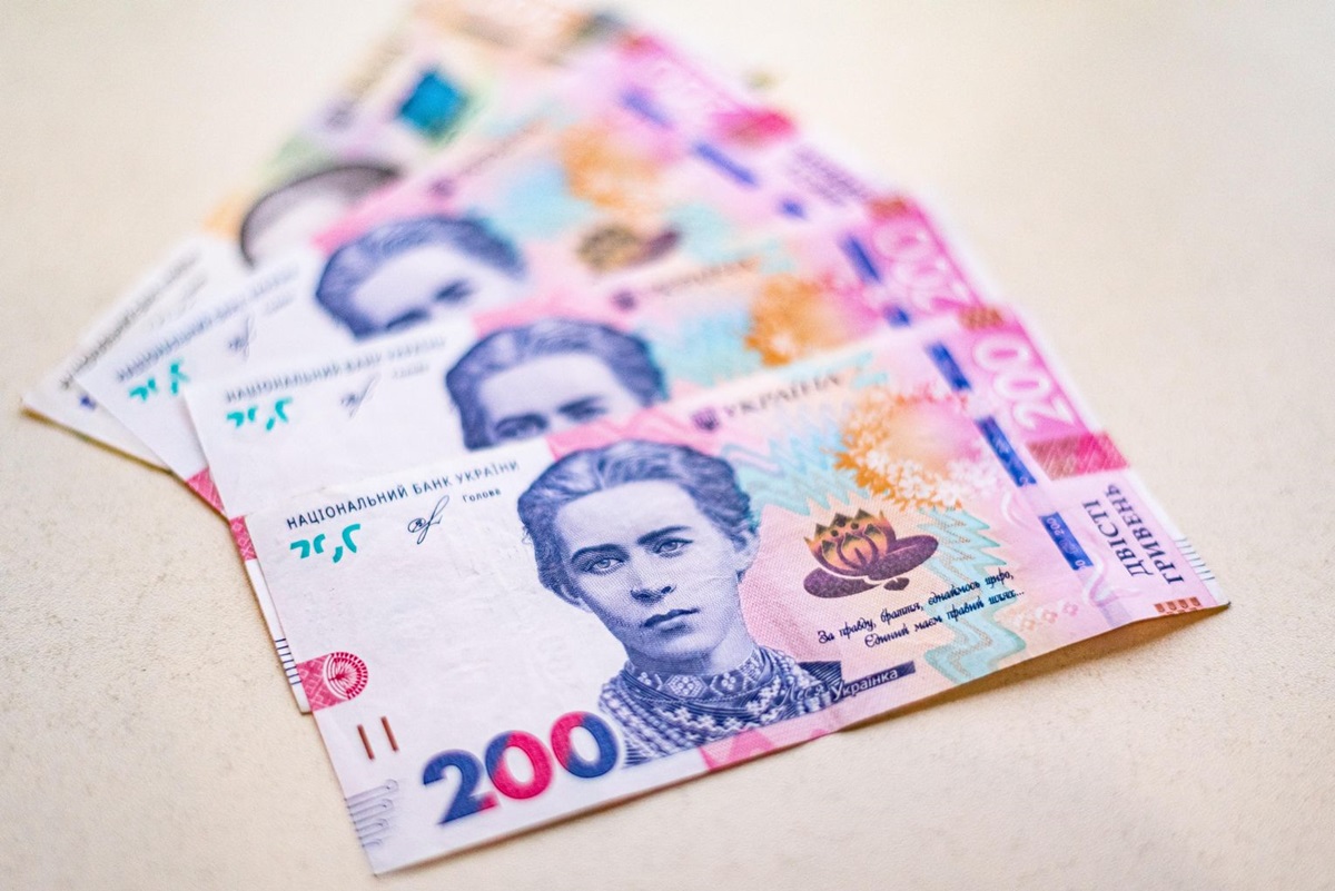 Без категорії - Середня зарплата зросла на чверть