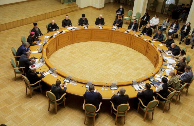 Шмигаль зробив заяву щодо бронювання священників