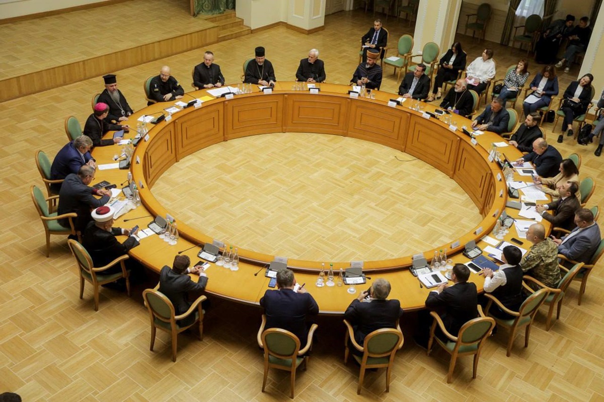 Новини України - Шмигаль зробив заяву щодо бронювання священників