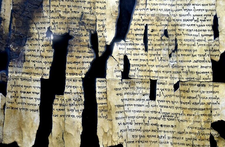 Штучний інтелект допоміг точно датувати сувої Мертвого моря