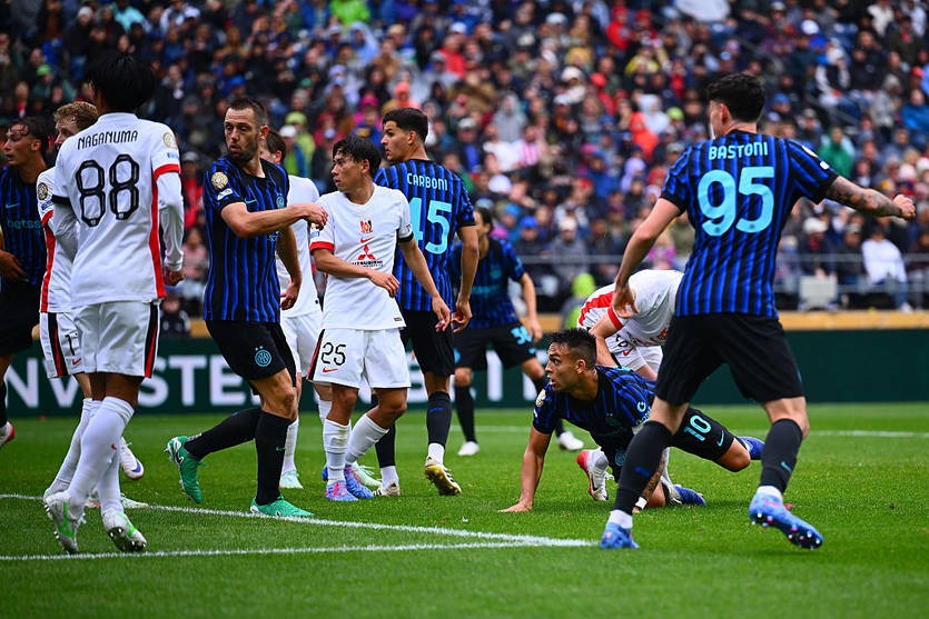 Новини спорту - Складна гра: японська футбольна команда дала бій Інтеру