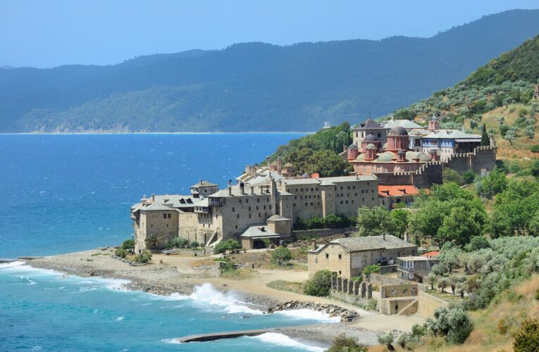 Стародавні монастирі на грецькому Афоні пошкодив землетрус