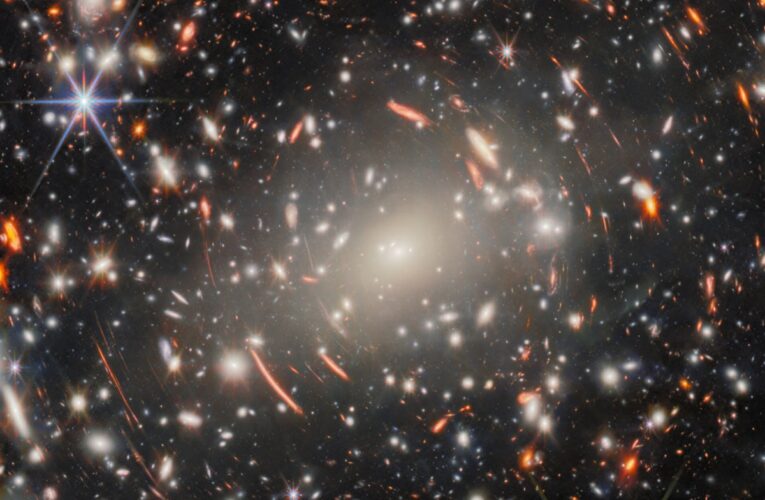 Телескоп Вебба показав найдавніше світло у Всесвіті