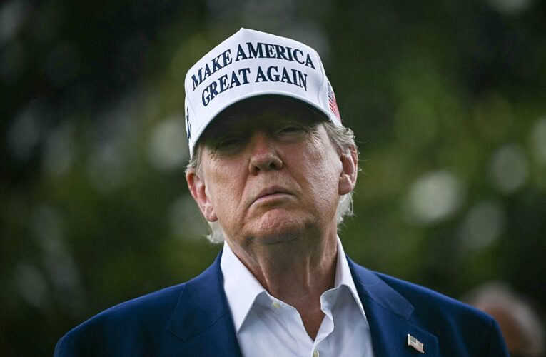 Трамп обвалив долар до значень 2022 року