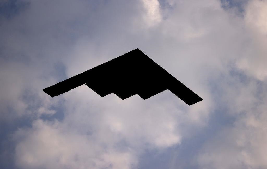 Новини світу - Трамп опублікував відео з піснею Бомбардуй Іран