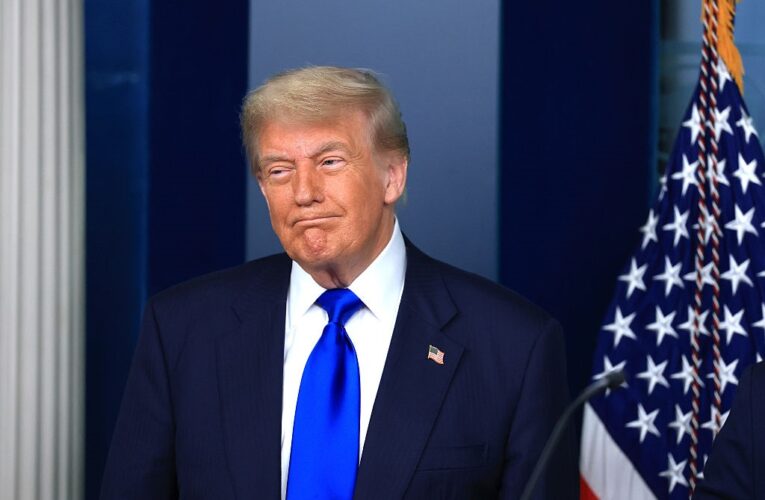 Трамп підписав указ про зняття санкцій з Сирії