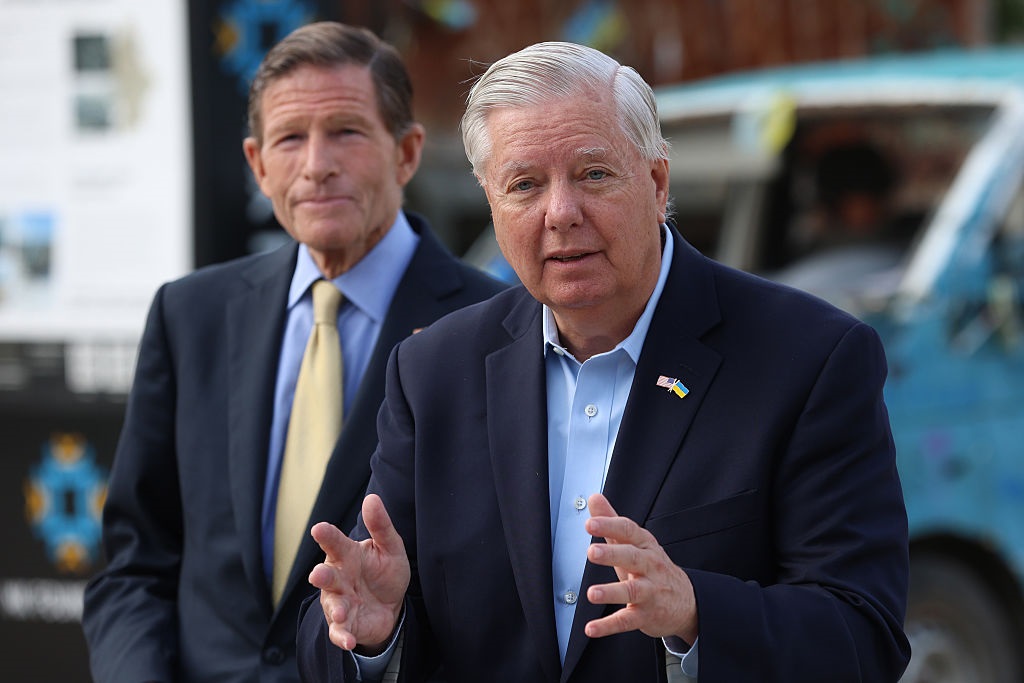 Новини світу - Трамп підтримав нові санкції проти РФ - сенатор