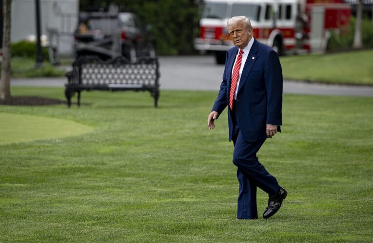 Трамп поширив конспірологію про “заміну Байдена роботом”