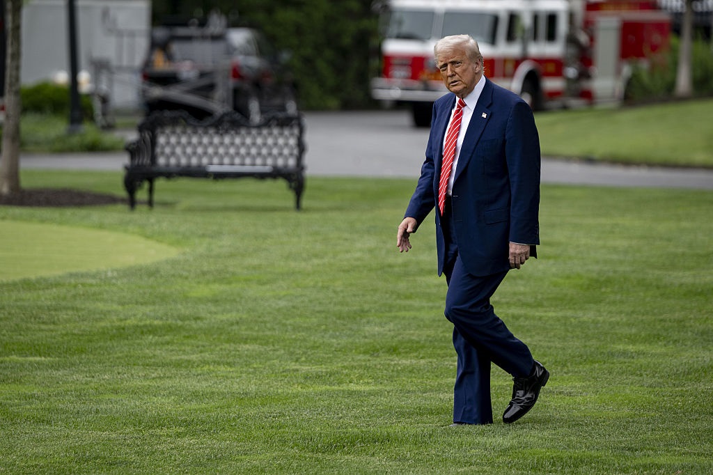 Новини світу - Трамп поширив конспірологію про "заміну Байдена роботом"