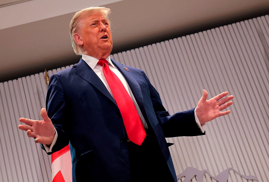 Новини бізнесу - Трамп запустить мобільний оператор Trump Mobile