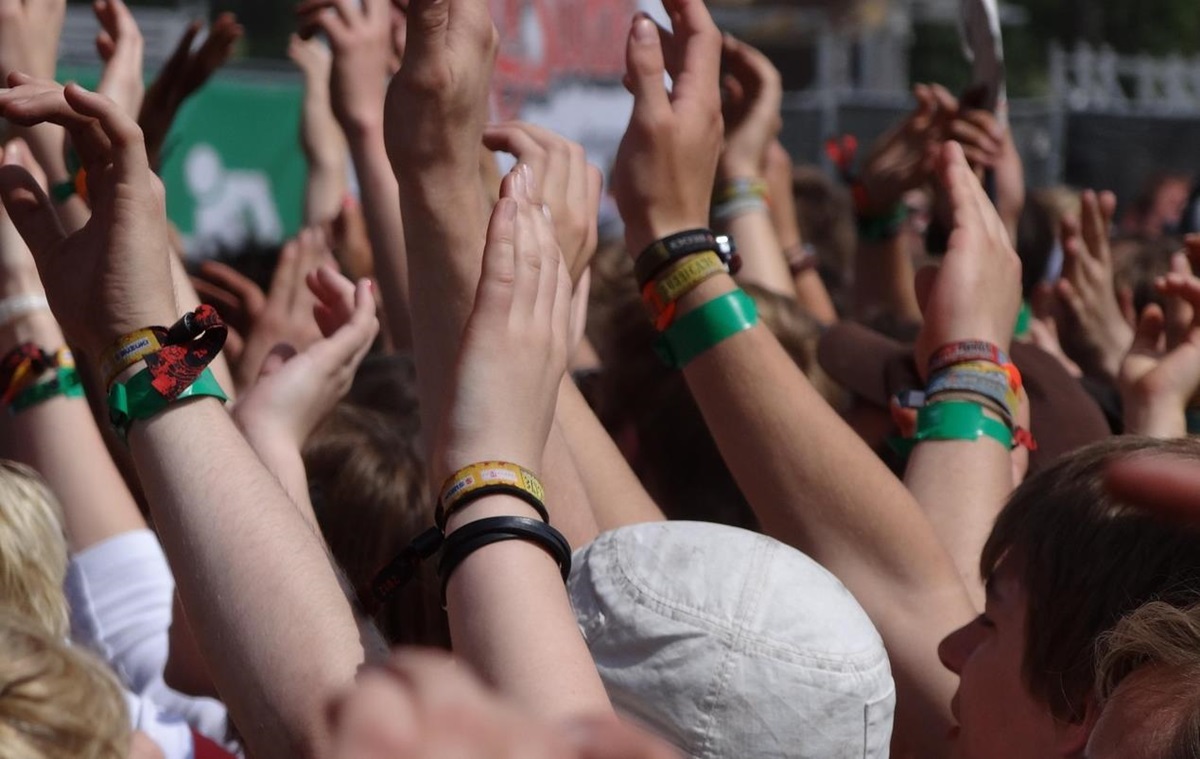 Новини світу - У Франції 145 людей постраждали від уколів шприцами під час фестивалю