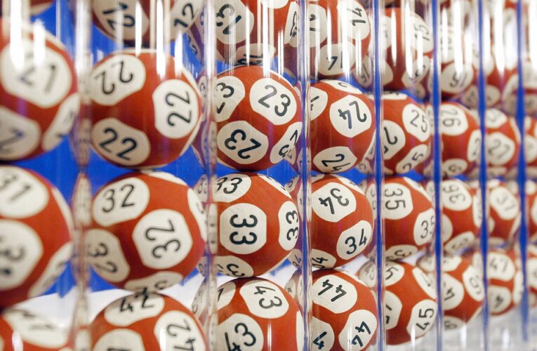 У Канаді пенсіонер менш ніж за рік тричі виграв у лотереї