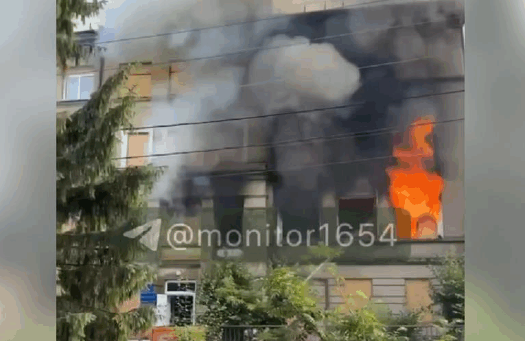 У Харкові блискавка влучила у будівлю ТЦК, виникла пожежа – ЗМІ