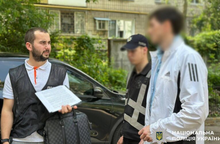 У Києві чоловік підпал авто військового на замовлення РФ