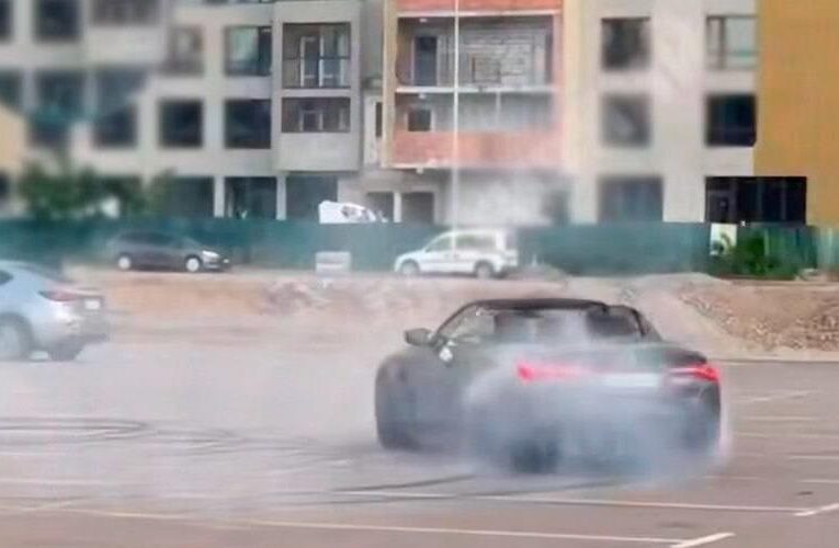 У Києві молодик на BMW влаштував дрифт біля ТРЦ