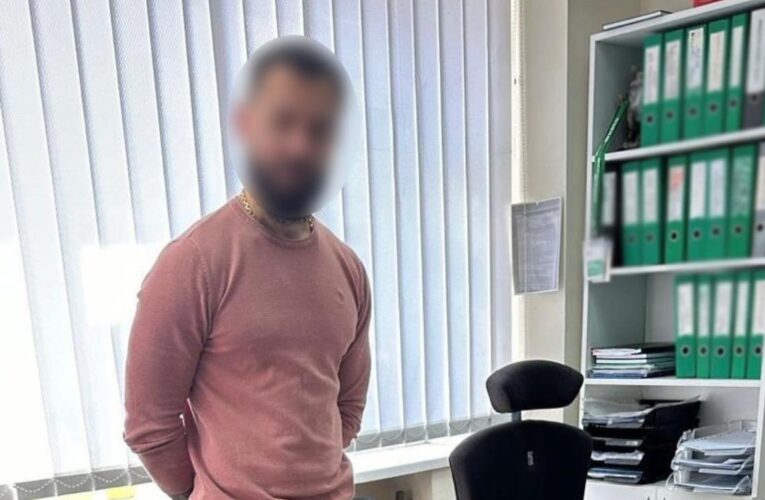 У Києві працівник МВС торгував “красивими” автомобільними номерами