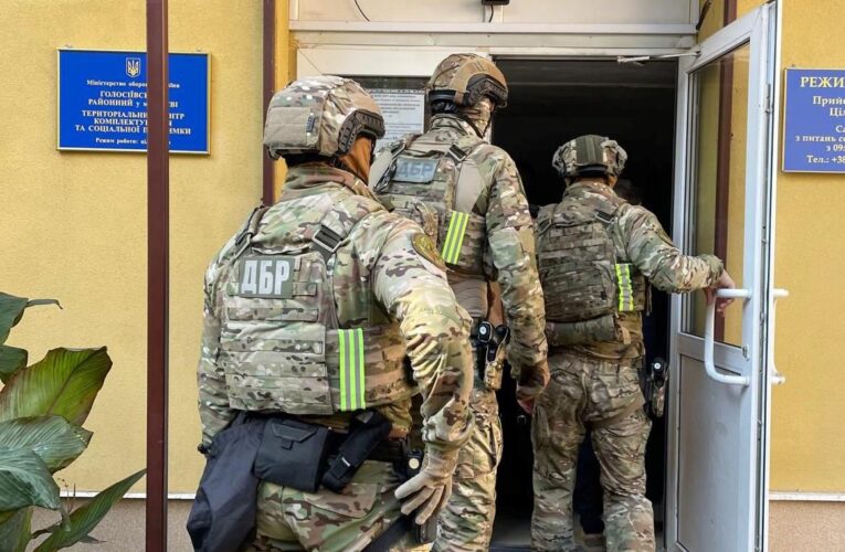 У Києві працівники ТЦК  допомогли тисячам ухилянтів – ДБР