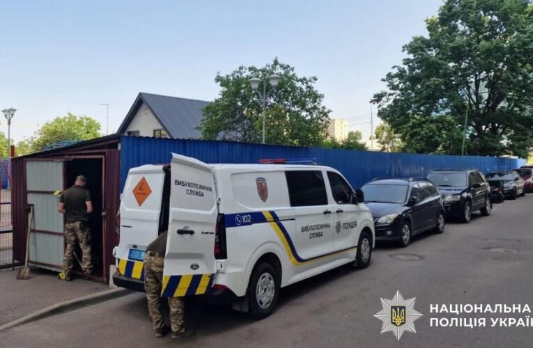 У Києві вибухнув сміттєвий бак, є постраждалі