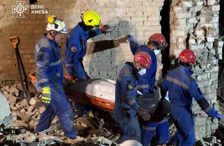 У Києві з-під завалів дістали тіла ще трьох людей