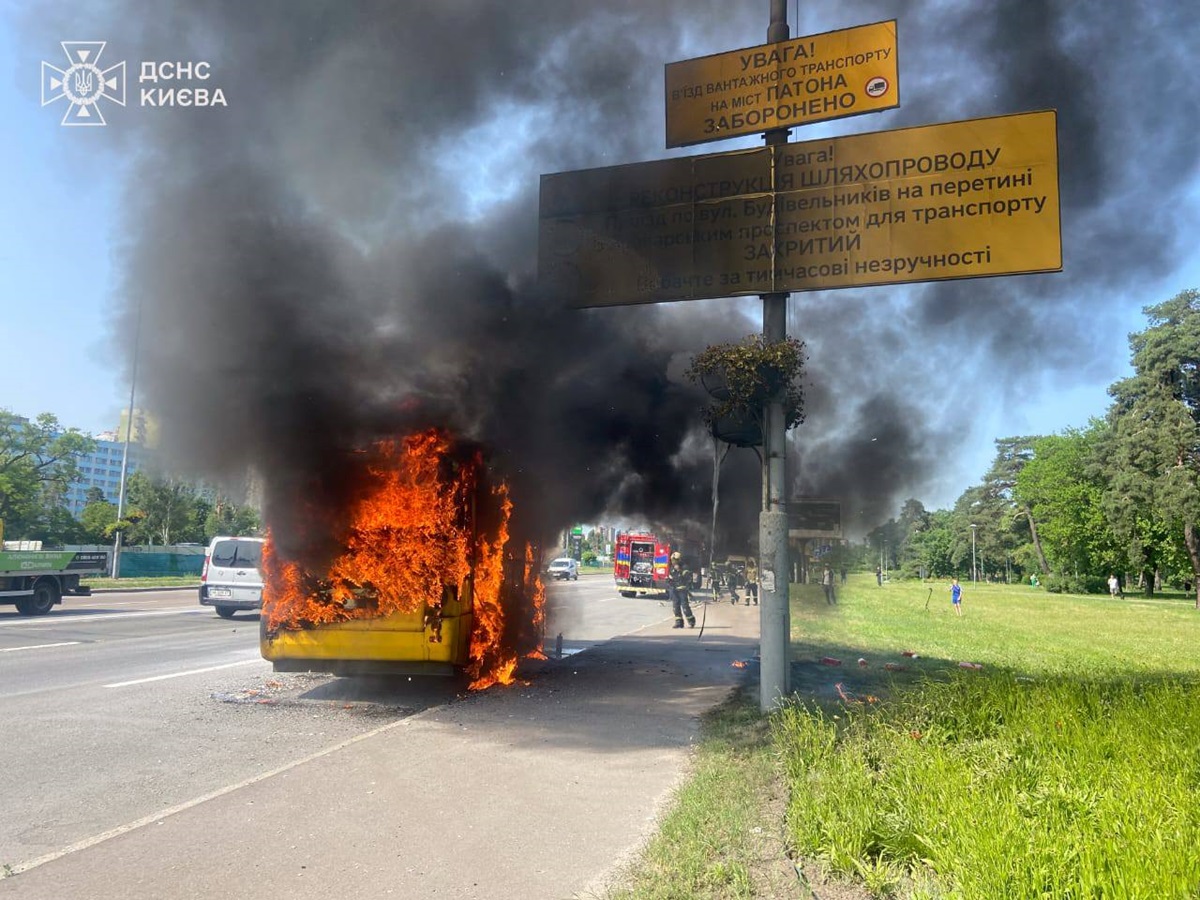 Новини Києва - У Києві згоріла маршрутка