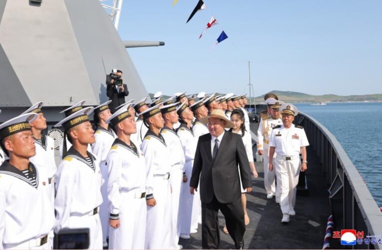 У КНДР з другої спроби спустили есмінець на воду