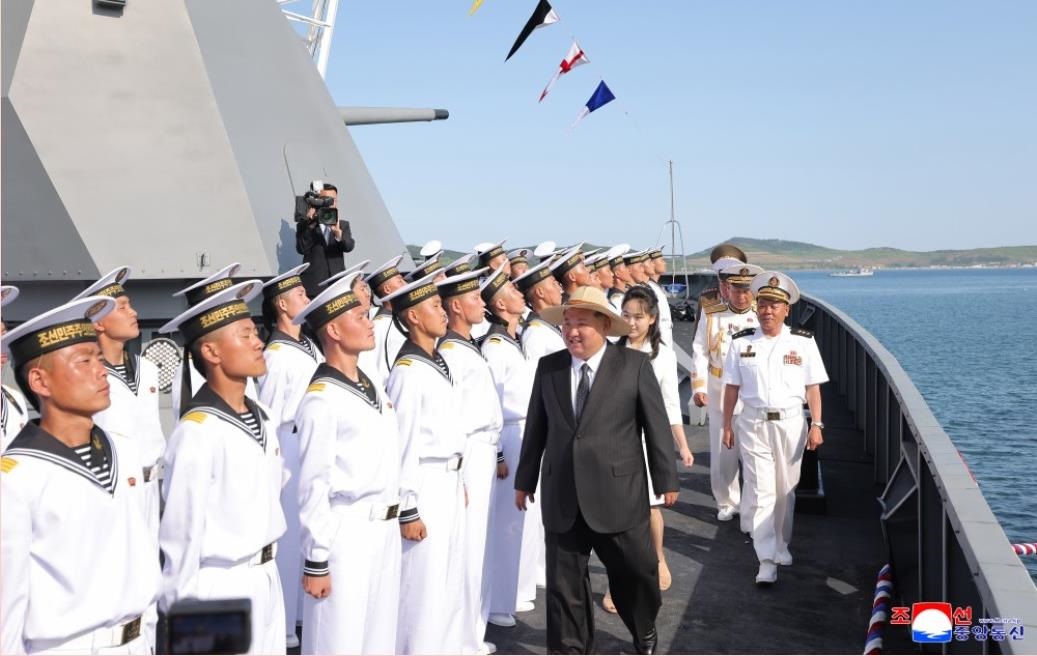 Новини світу - У КНДР з другої спроби спустили есмінець на воду