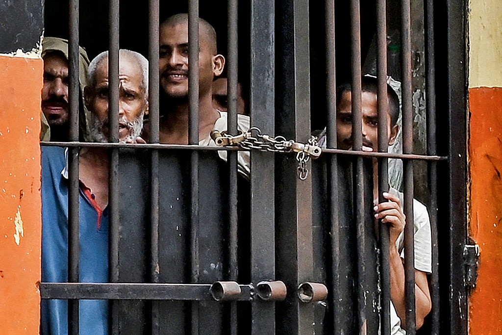 Новини світу - У Пакистані понад 200 в’язнів втекли з тюрми під час землетрусу