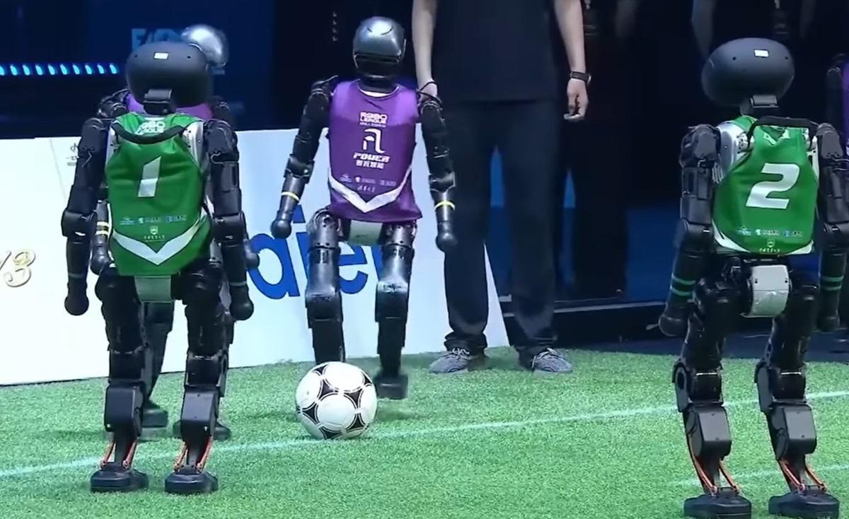 Технології - У Пекіні пройшов перший матч з футболу між роботами