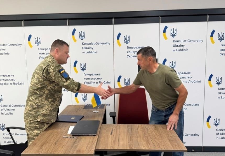 Новини світу - У Польщі четверта група добровольців підписала контракти із ЗСУ