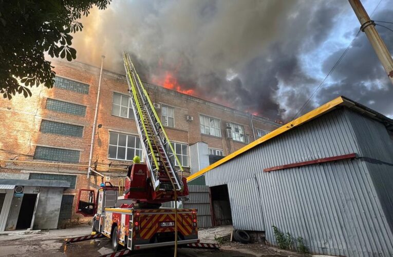У Рівному спалахнула велика пожежа