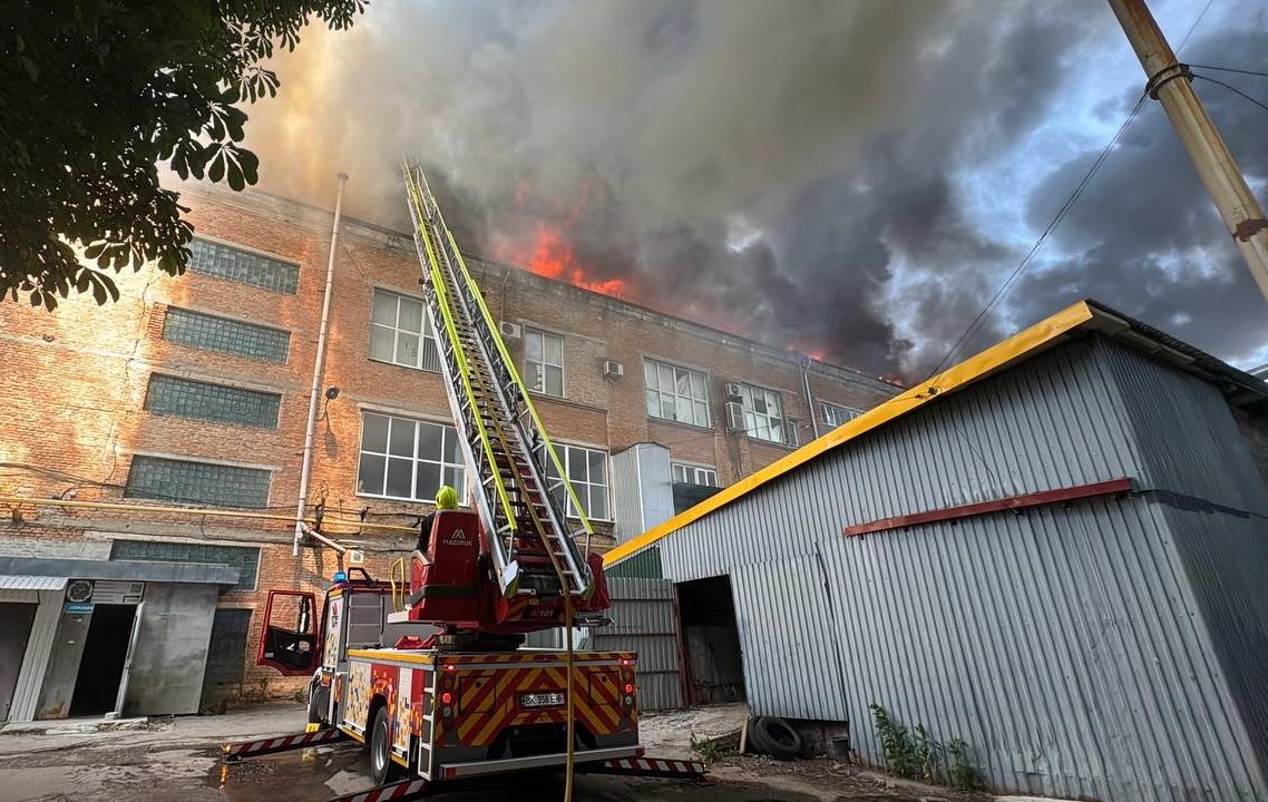 Новини України - У Рівному спалахнула велика пожежа