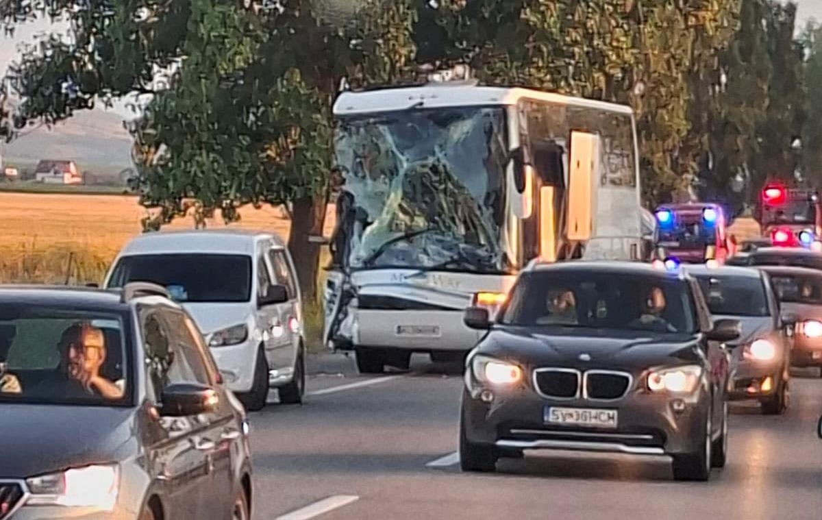 Новини світу - У Румунії потрапив у ДТП автобус з 60 українцями