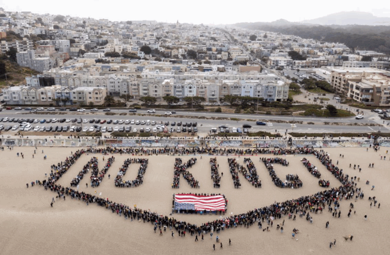 У США в день народження Трампа проходять протести