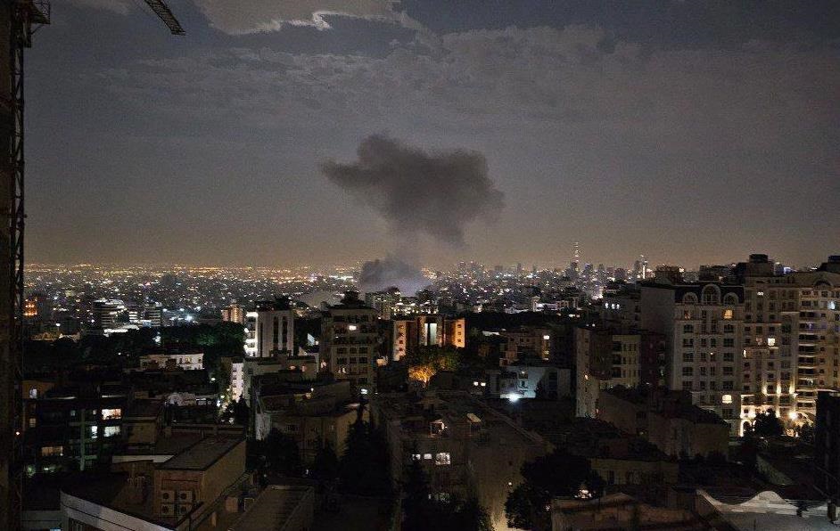 Новини світу - У Тегерані пролунали вибухи - ЗМІ