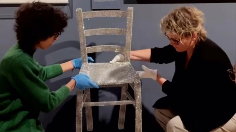 Новини світу - У Вероні турист зламав "стілець Ван Гога", вкритий кристалами