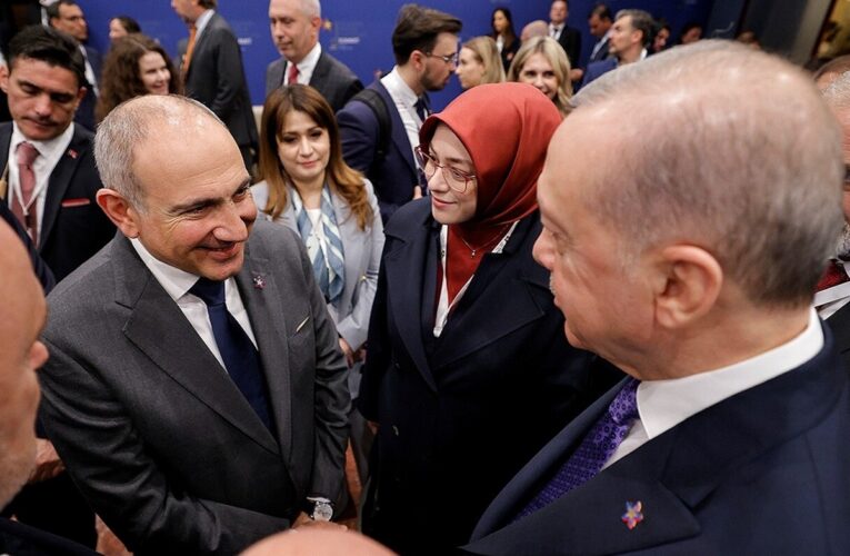 У Вірменії анонсували “історичний” візит премʼєра в Туреччину