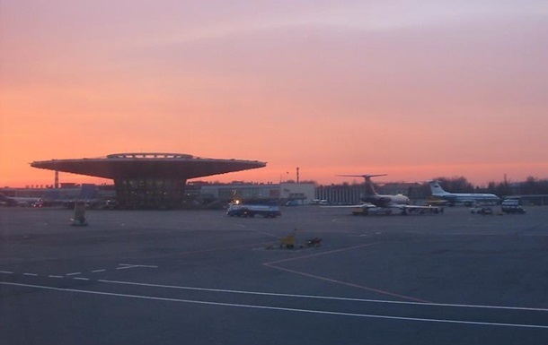 У всіх столичних аеропортах РФ – “килим”