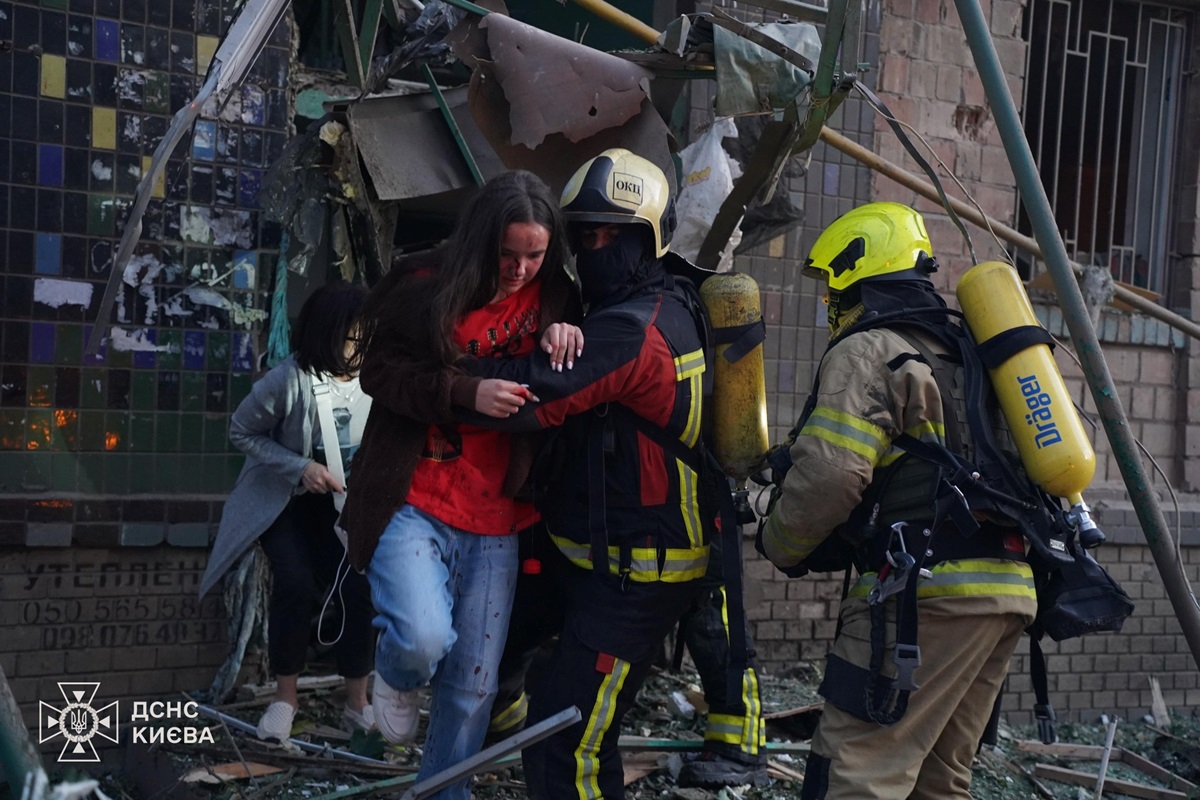 Новини Києва - Удар по Києву: зруйнований під'їзд, є загиблі