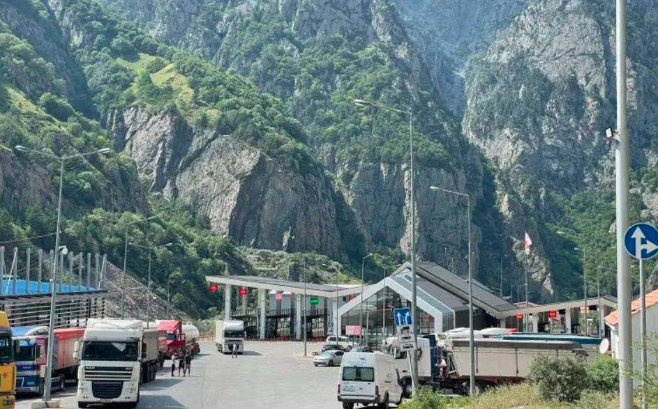 Новини України - Україна евакуює громадян з кордону між РФ і Грузією