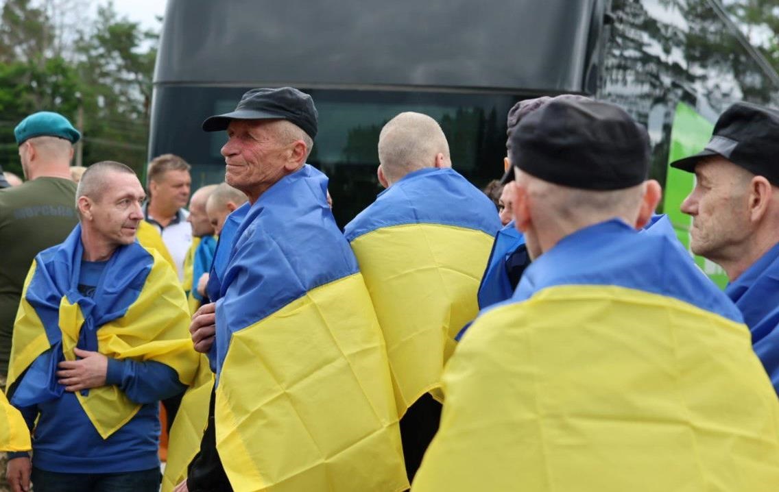 Новини України - Україна повернула з полону п'яту групу військових