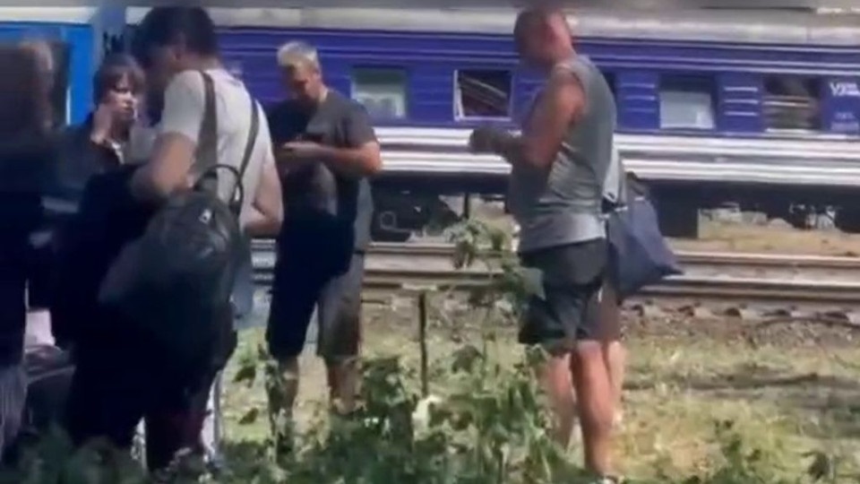 Новини України - Укрзалізниця повідомила про збій в русі потягів через удар рашистів