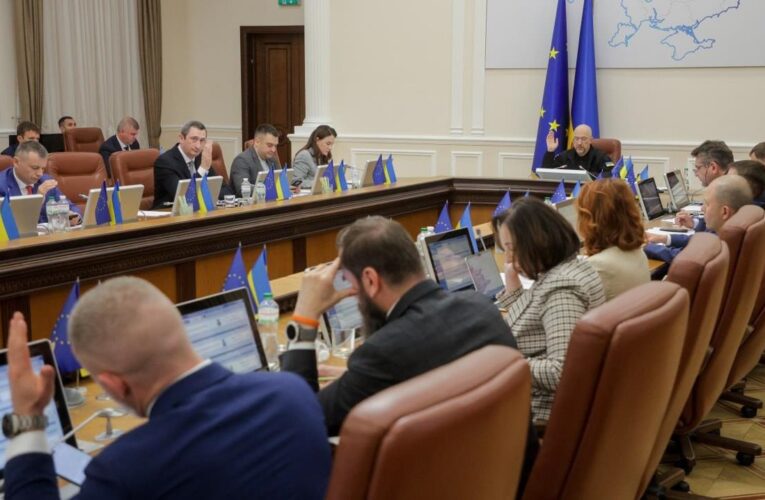 Уряд вирішив збільшити видатки на 449 млрд