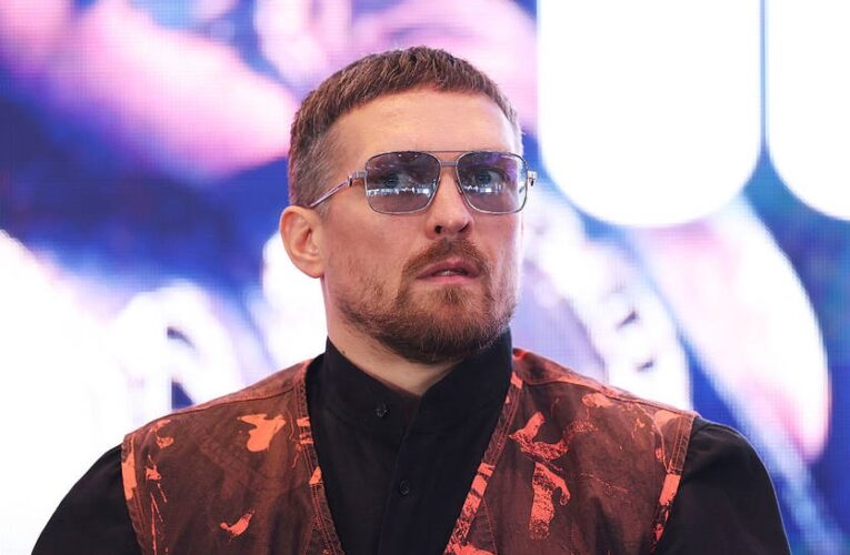 Усик відповів на питання про своє майбутнє в політиці