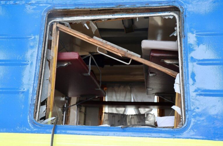 УЗ пояснила, чому не зупиняє потяги під час атак