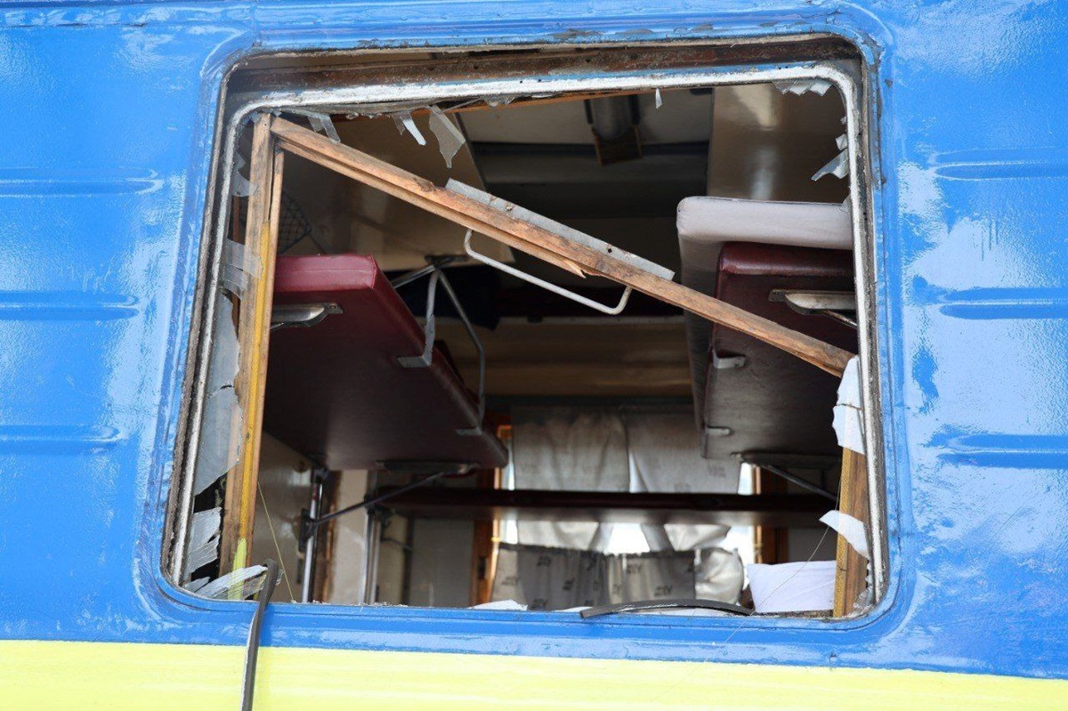 Новини України - УЗ пояснила, чому не зупиняє потяги під час атак