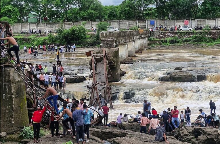 В Індії обвалився туристичний міст: є загиблі, багато постраждалих